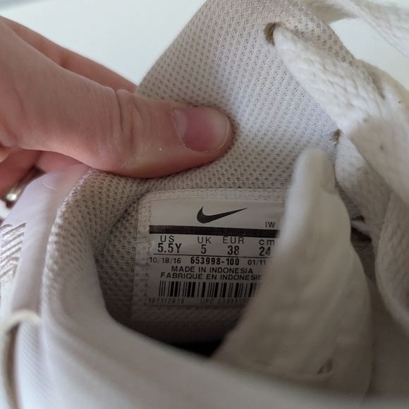 Nike Airforce1 size 5.5 Y - Picture 3 of 3